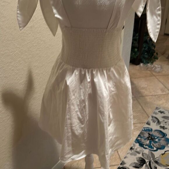 Show Me Your Mumu Womens Medium Mini Dress White Tie Shoulders Smocked Back NWOT - Picture 4 of 9